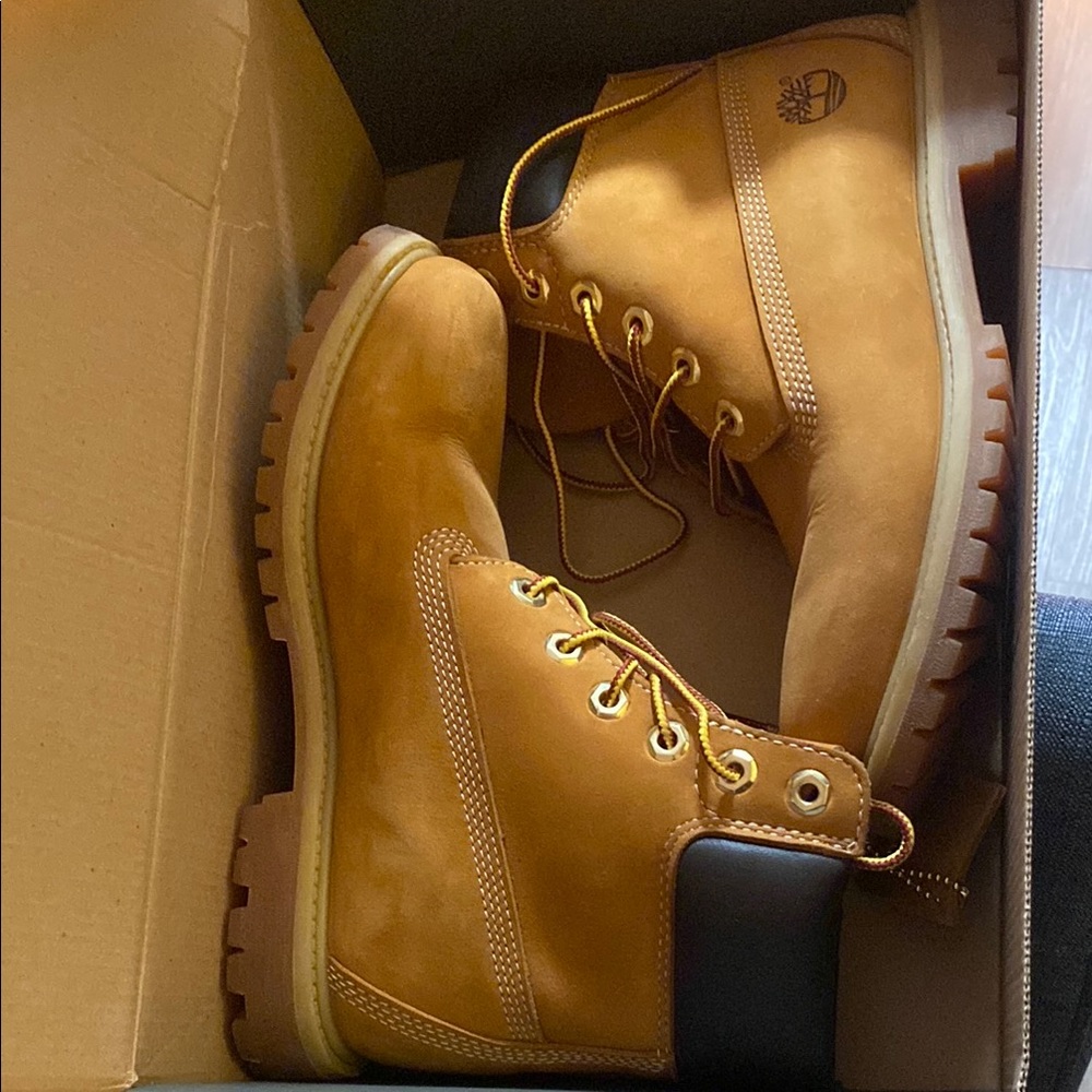 Timberland Tan Combat Boots with High-Top Design and Sturdy Construction